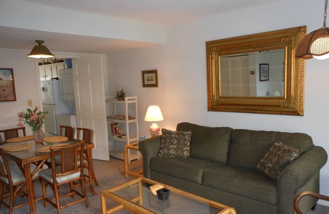 Oceanside Townhome Less Than 75 Yard Walk To The Beach