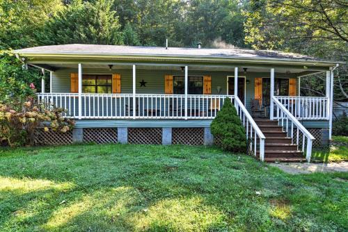Pet-Friendly Vacation Rental - 15 Mi to Asheville!