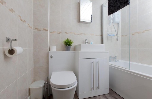Popular Apartment with Parking & Pool -City Centre