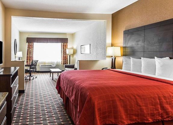 Quality Suites Convention Center - Hickory