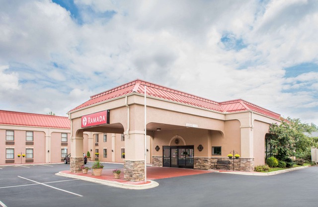 Ramada by Wyndham Hendersonville