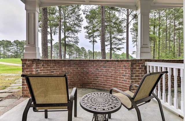 Resort-Style Condo on Golf Course w/ Private Pool!