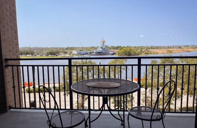 Riverfront Paradise! 5