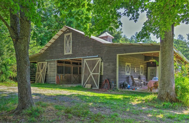 Rustic Farm Stay Hendersonville 