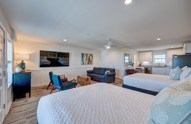 Saltwater Suites, 104 Queen Pet Friendly 1st Floor