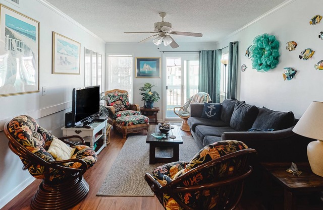 Second-Floor, Ocean View Condo with a Balcony, WiFi & Shared Pool/Grills