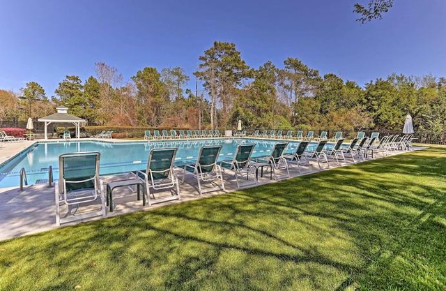 Southport Resort Condo with Balcony Pool and Beach Access