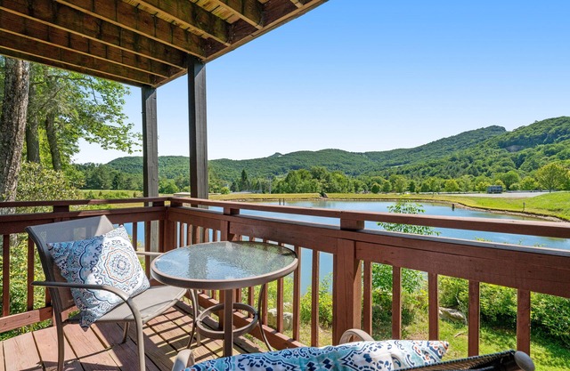 Sugar Mountain escape on Snowlake - steps to ski, golf and tennis