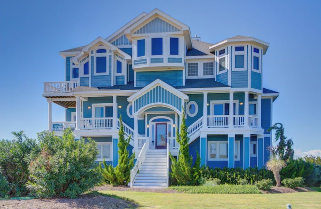 Sunset Serenade - Luxurious 8 Bedroom SoundFront Home in Salvo