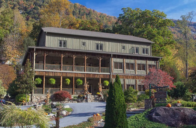 The Esmeralda Inn, Restaurant and Spa - No Cleaning Fees!