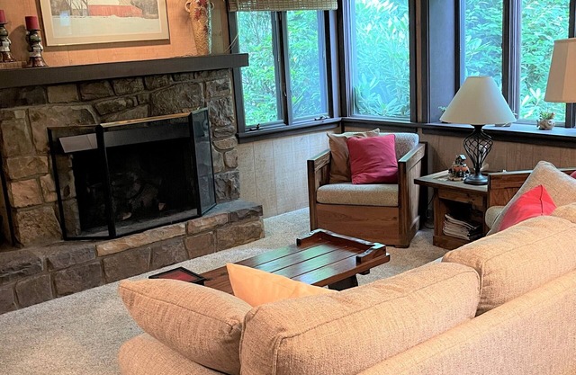 The Glen Condominimums 2/2. Golf course views! Rented by Sugar Mtn Lodging