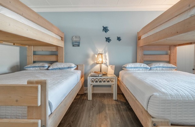 The Waterway 101: 2 Twin over Queen Bunks Studio with complex pool!