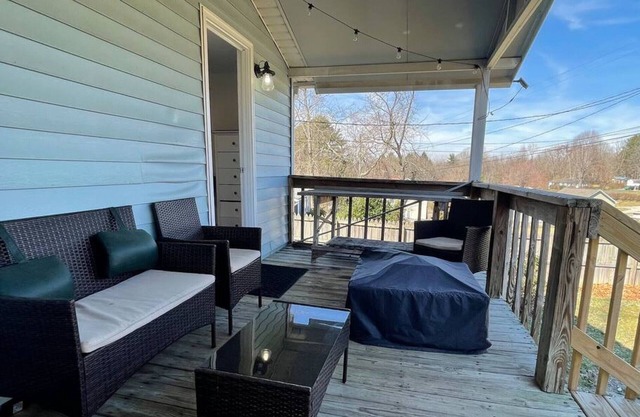 Urban Asheville 4 bedrooms and hot tub