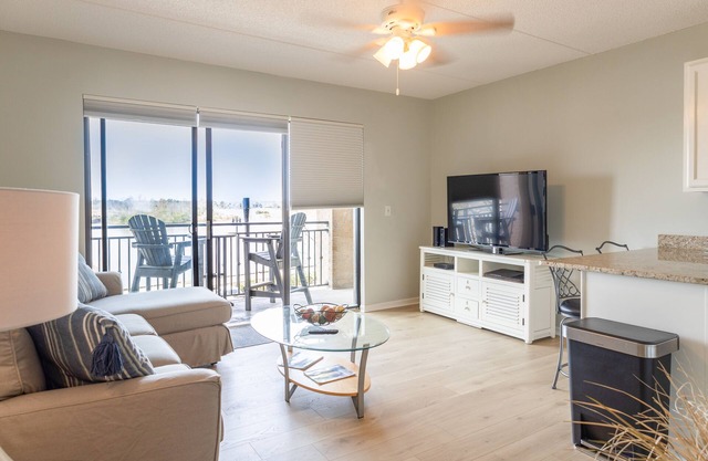 Walkable Downtown Condo w/ Riverfront Balcony