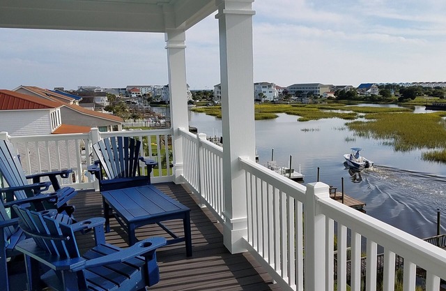 Waterfront with Dock,Free Golf Cart***, Pool,Elevator,Linens,Spectacular Sunsets