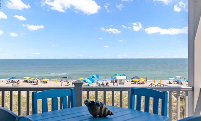 Wilmington Beach Condo | 102 m² Condo ∙ 3 bedrooms ∙ 6 guests
