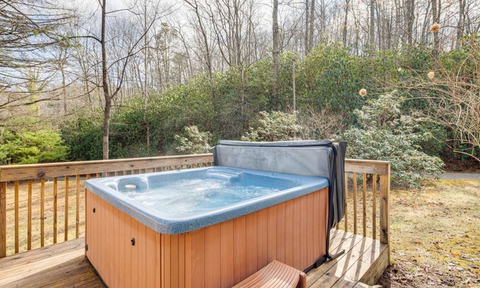 Hendersonville House | 102 m² House ∙ 3 bedrooms ∙ 7 guests