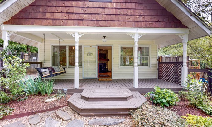 Black Mountain Cottage | 103 m² Cabin ∙ 2 bedrooms ∙ 4 guests