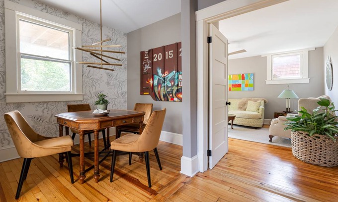Historic Montford House | 106 m² House ∙ 2 bedrooms ∙ 4 guests