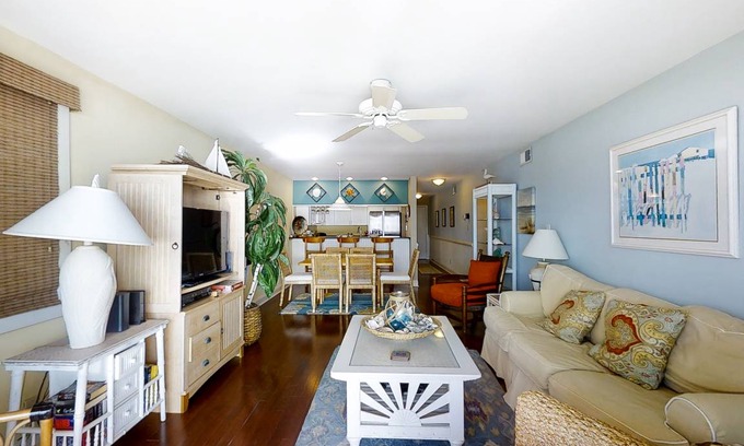 Pine Knoll Shores Condo | 109 m² Condo ∙ 2 bedrooms ∙ 4 guests