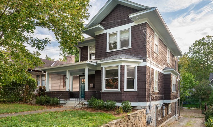 Historic Montford House | 109 m² House ∙ 2 bedrooms ∙ 4 guests