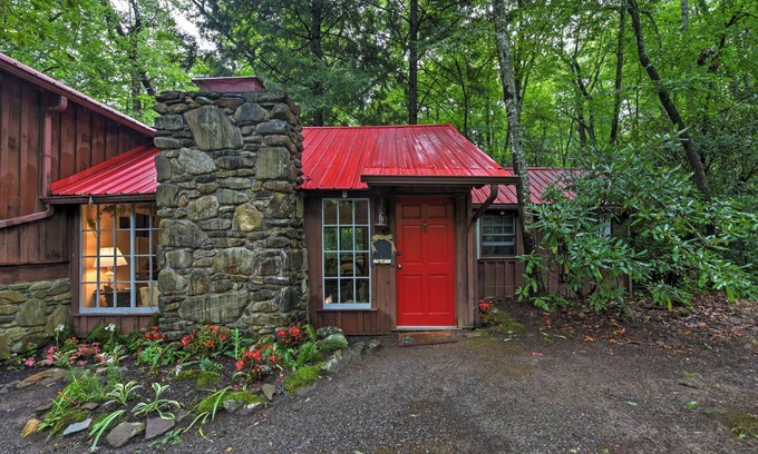 Candler Cottage | 111 m² Cabin ∙ 2 bedrooms ∙ 6 guests