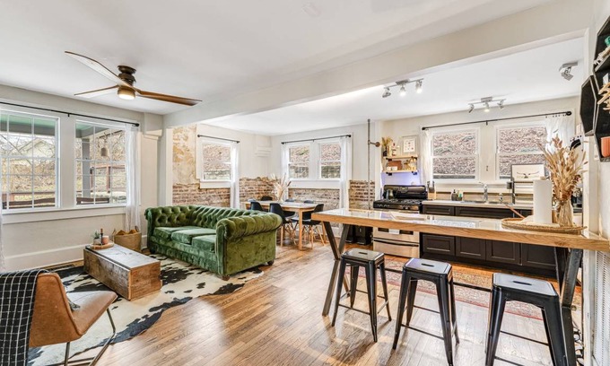 Woodfin House | 111 m² House ∙ 3 bedrooms ∙ 8 guests