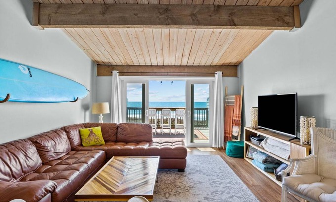 Pine Knoll Shores Condo | 115 m² Condo ∙ 3 bedrooms ∙ 7 guests