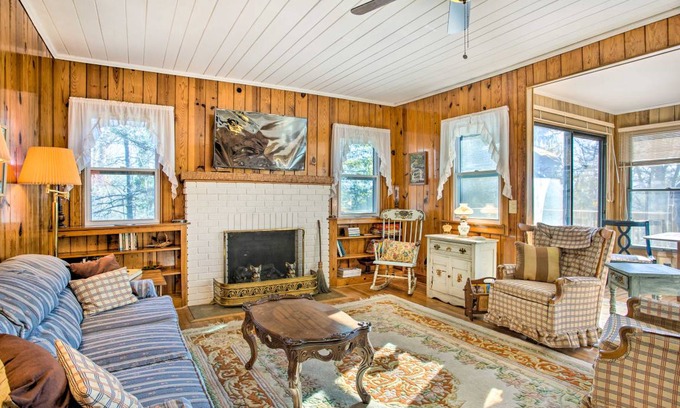 Hendersonville House | 120 m² House ∙ 2 bedrooms ∙ 6 guests