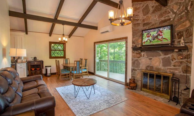 Charter Hills Cottage | 123 m² Cabin ∙ 2 bedrooms ∙ 6 guests