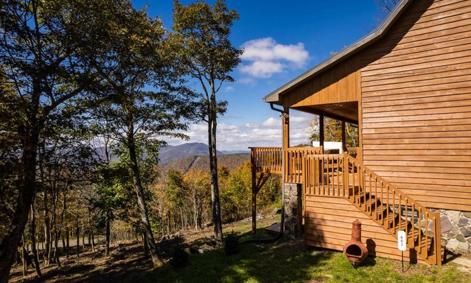 West Jefferson House | 134 m² House ∙ 3 bedrooms ∙ 8 guests