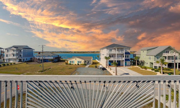 Topsail Beach House | 134 m² House ∙ 4 bedrooms ∙ 9 guests