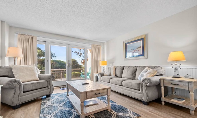 Pine Knoll Shores Condo | 136 m² Condo ∙ 3 bedrooms ∙ 6 guests
