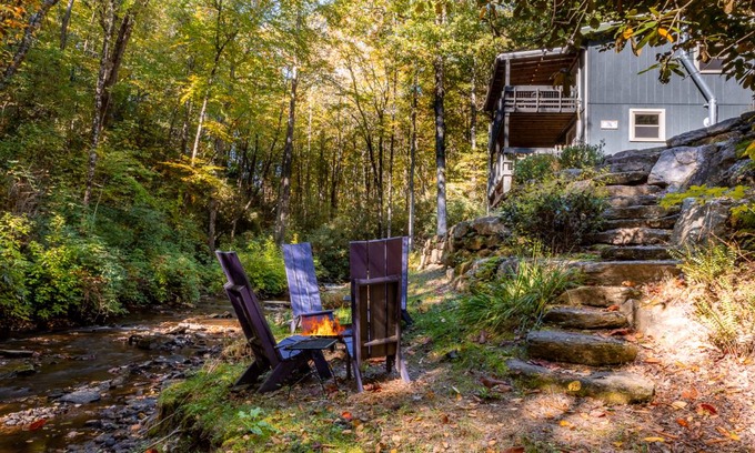 Lake Toxaway Cottage | 138 m² Cabin ∙ 3 bedrooms ∙ 5 guests