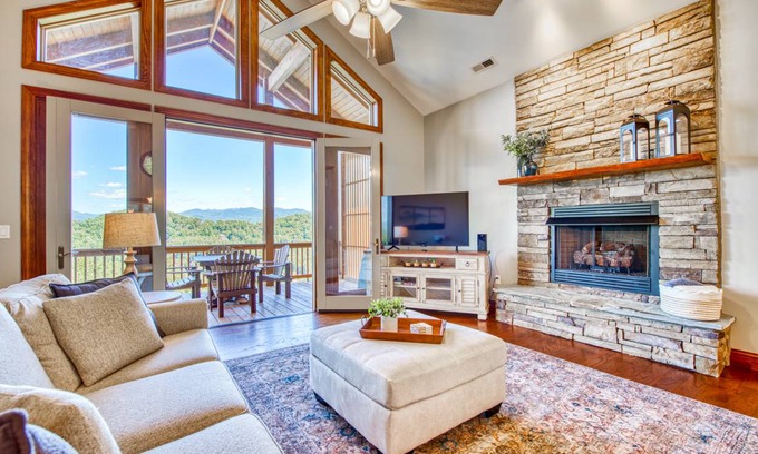 Whittier Condo | 138 m² Condo ∙ 2 bedrooms ∙ 5 guests