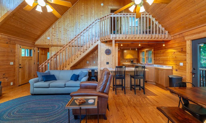 Vein Mountain Cabin | 141 m² Cabin ∙ 2 bedrooms ∙ 6 guests