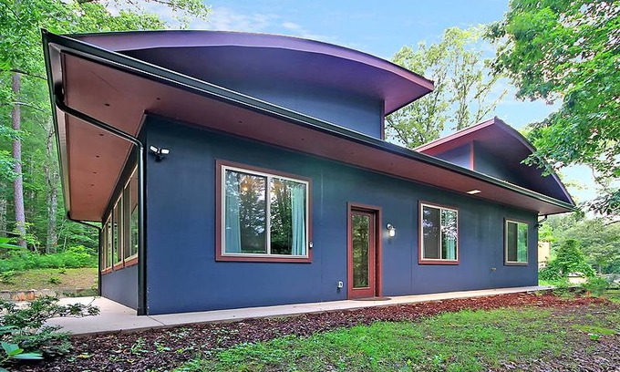 Bent Creek House | 143 m² House ∙ 3 bedrooms ∙ 6 guests