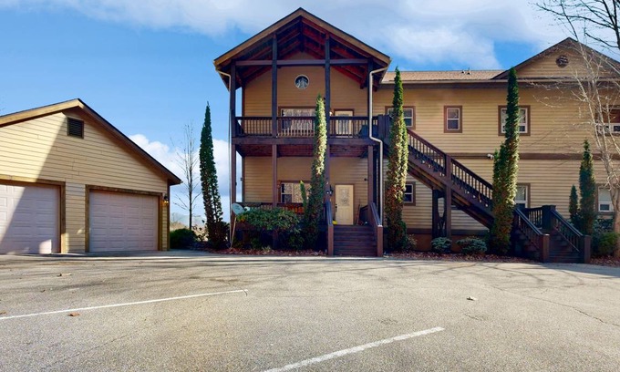 Whittier Condo | 144 m² Condo ∙ 2 bedrooms ∙ 4 guests