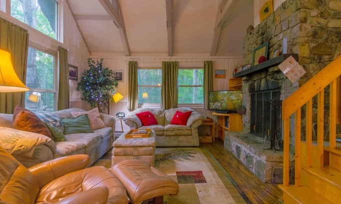 Charter Hills Ski Chalet | 148 m² Chalet ∙ 3 bedrooms ∙ 8 guests