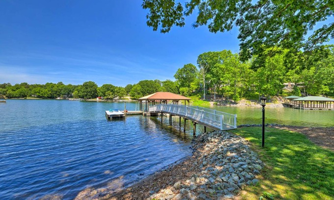 Mooresville House | 152 m² House ∙ 2 bedrooms ∙ 6 guests