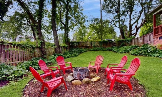 Weaverville House | 155 m² House ∙ 3 bedrooms ∙ 8 guests