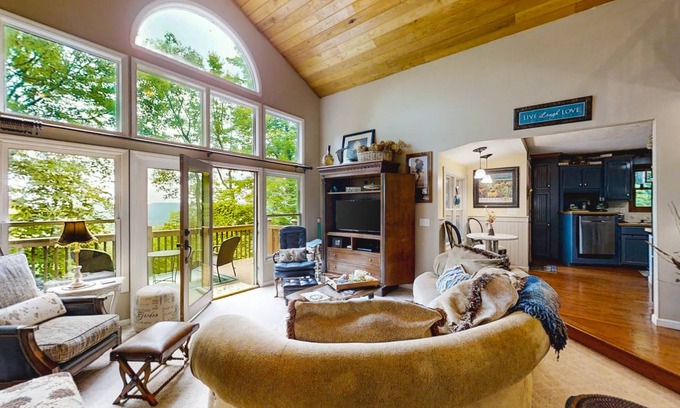 Pisgah Forest House | 156 m² House ∙ 3 bedrooms ∙ 6 guests