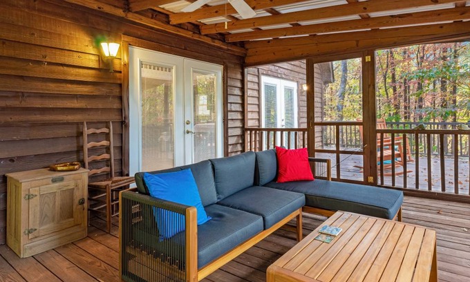 Mill Spring Cabin | 158 m² Cabin ∙ 2 bedrooms ∙ 4 guests