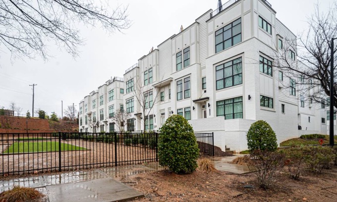 Wesley Heights Apartment | 170 m² Apartment ∙ 3 bedrooms ∙ 6 guests