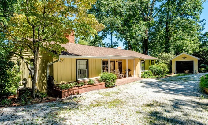 Laurel Park House | 182 m² House ∙ 3 bedrooms ∙ 8 guests