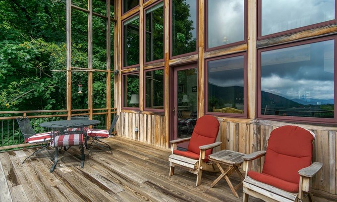 Laurel Ridge Cabin | 185 m² Cabin ∙ 2 bedrooms ∙ 4 guests