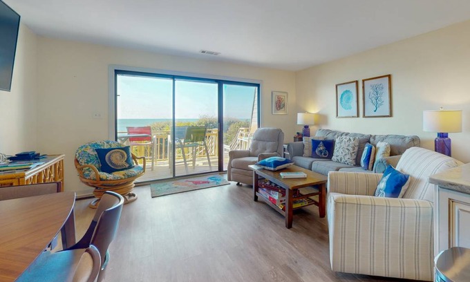 Pine Knoll Shores Condo | 186 m² Condo ∙ 4 bedrooms ∙ 10 guests