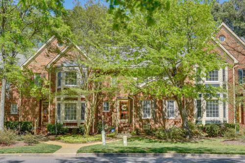 North Raleigh House | 188 m² House ∙ 3 bedrooms ∙ 6 guests