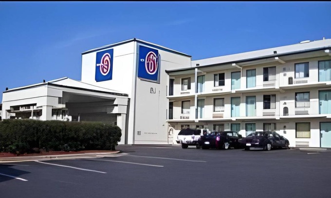 Southwest Raleigh Hotel | 19 m² Hotel ∙ 6 guests