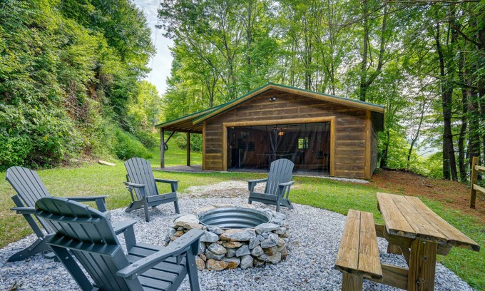 Robbinsville House | 193 m² House ∙ 4 bedrooms ∙ 8 guests